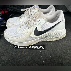 Nike airmax excee white and black size 11